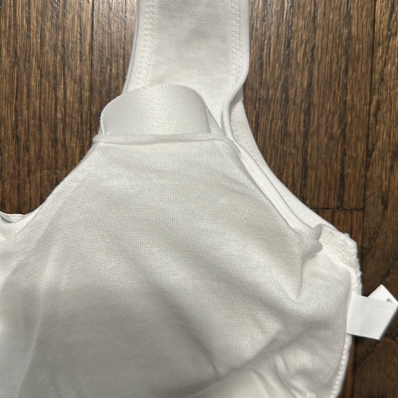 New Youths White Stretchable Sports Bra With Removable Pads Size Medium - Picture 5 of 7